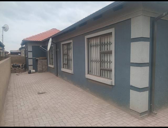 3 BEDROOM HOUSE FOR SALE IN VANDERBIJLPARK CE 3